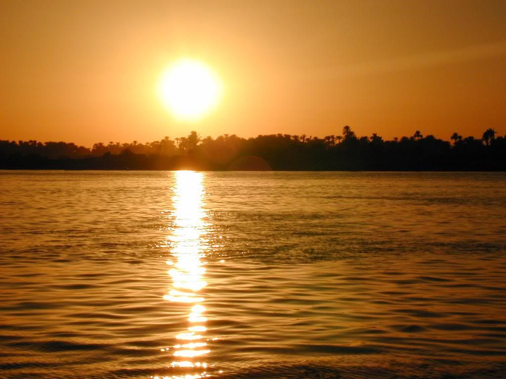 Sunset_over_Nile_River_mf_112902.jpg