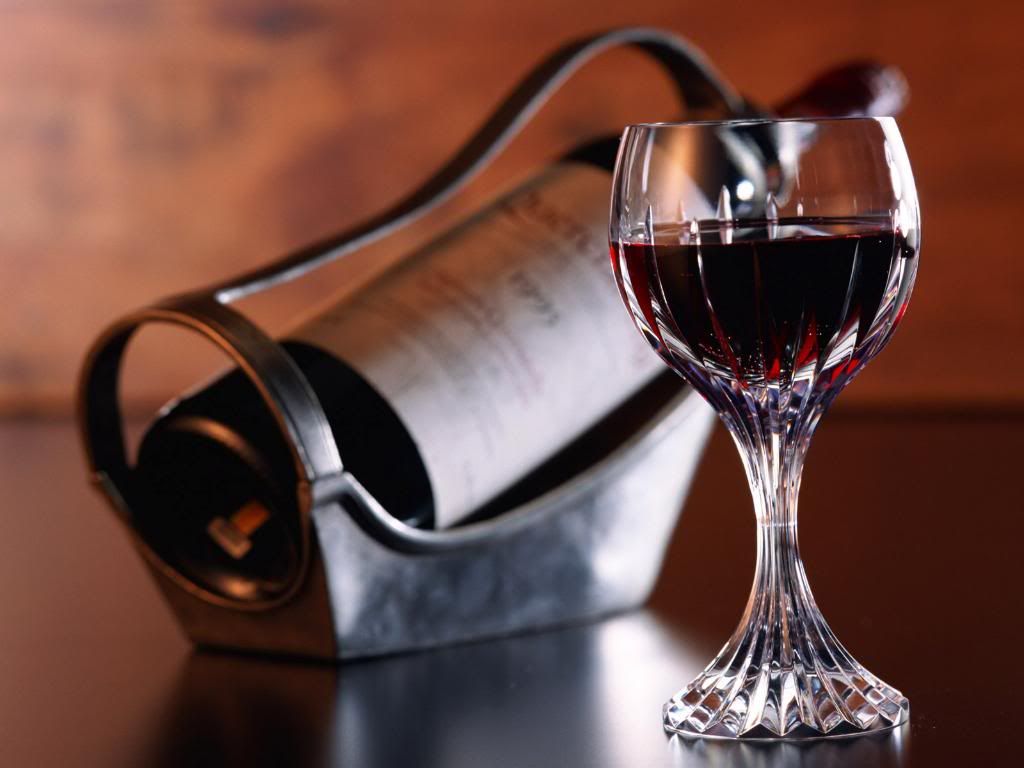 Food_Drinks_The_bottle_and_a_glass_of_wine_011941_.jpg
