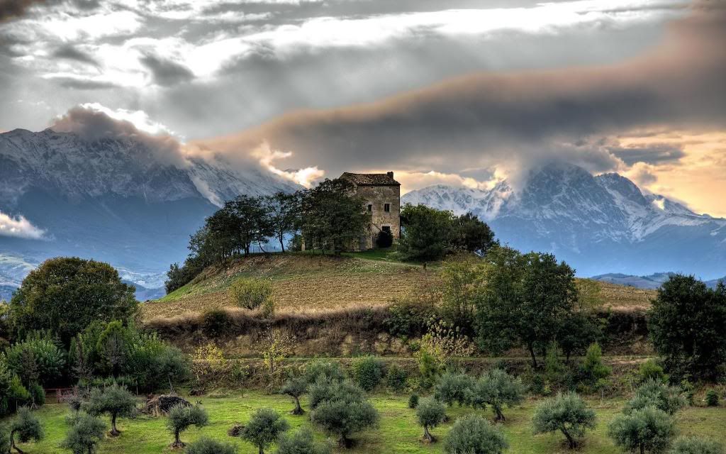 Lone_Mountain_House_hd_wallpaper.jpg