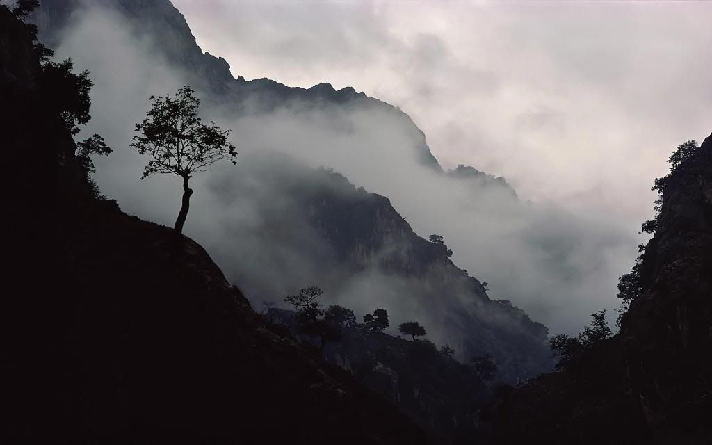 Misty_Mountains_hd_wallpaper.jpg