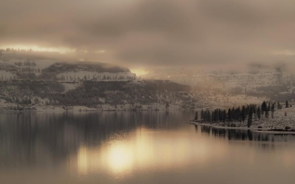 Nature_Sundown_sunset_in_the_mountains_015295_.jpg