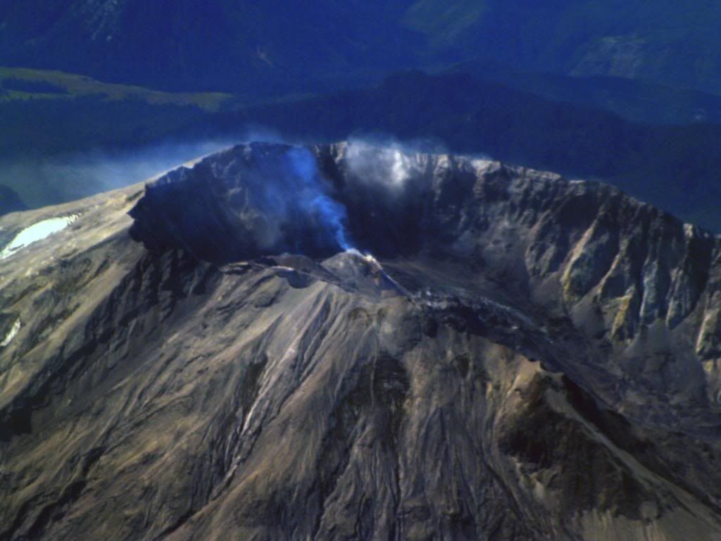 Smoldering-volcano-crater.jpg