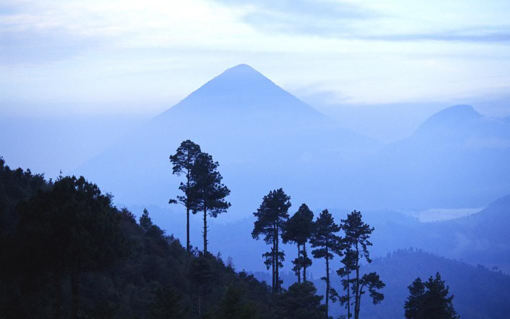 The_mountains_in_the_fog.jpg