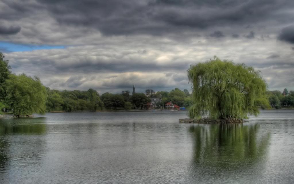 Urban_pond_hd_wallpaper.jpg