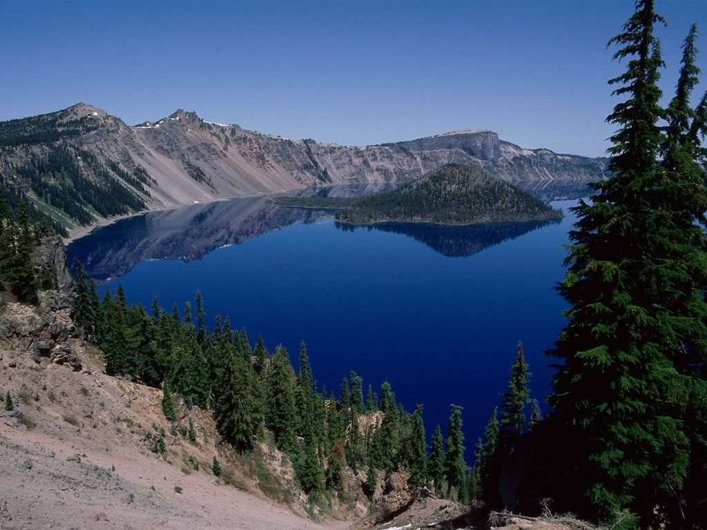 Wizard_Island_Crater_Lake_Oregon.jpg