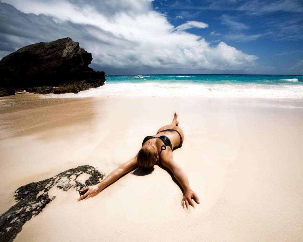 ws_Sexy_lying_on_a_beach_1280x1024.jpg