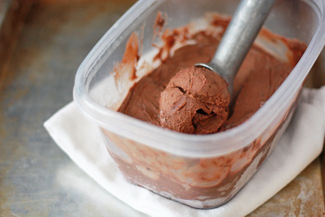 (No-Machine) Chocolate Truffle Ice Cream // One Lovely Life