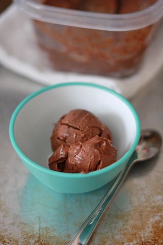 ((No-Machine) Chocolate Truffle Ice Cream // One Lovely Life