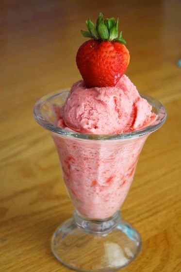 strawberry frozen yogurt 1